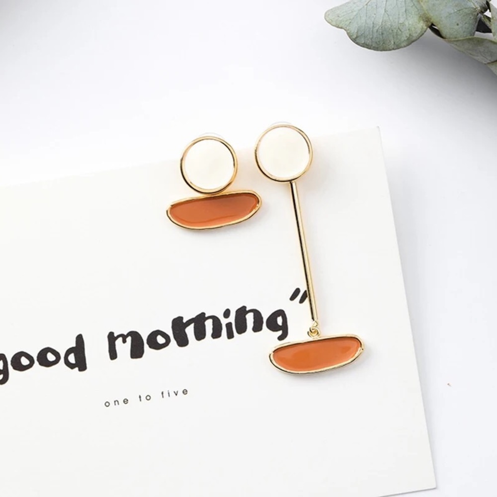 Enamel asymmetric earrings